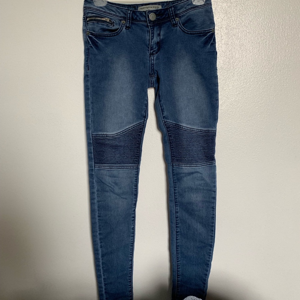 Low rise skinny jeans